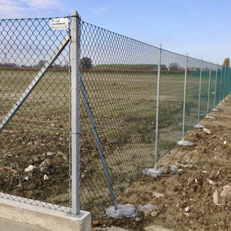 Paletti in acciaio per recinzioni con fori per il fissaggio della rete  sezione T - 250 cm.